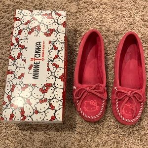 NWOT Limited Edition Hello Kitty Minnetonka Moccasins 7.5